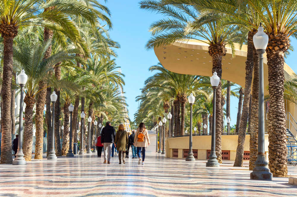 Las empresas de turismo y ocio de la provincia de Alicante lideran la recuperación económica de la zona