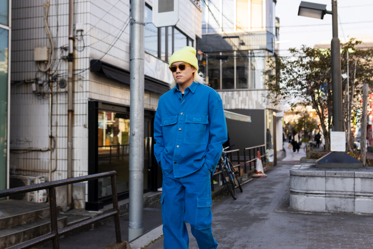 Workcore style: por qué la ropa de trabajo se ha convertido en moda urbana