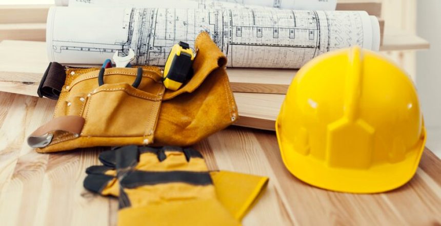 mesa-madera-herramientas-trabajo_329181-3487